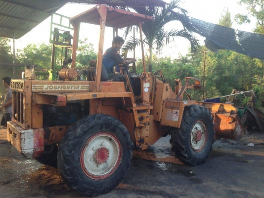 ขายรถตักขนาดใหญ่ โตโยต้า6สูบ พร้อมใช้งานครับ 2 เพลาครับขาย 230000 บาท