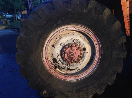 ขายรถตักขนาดใหญ่ โตโยต้า6สูบ พร้อมใช้งานครับ 2 เพลาครับขาย 230000 บาท