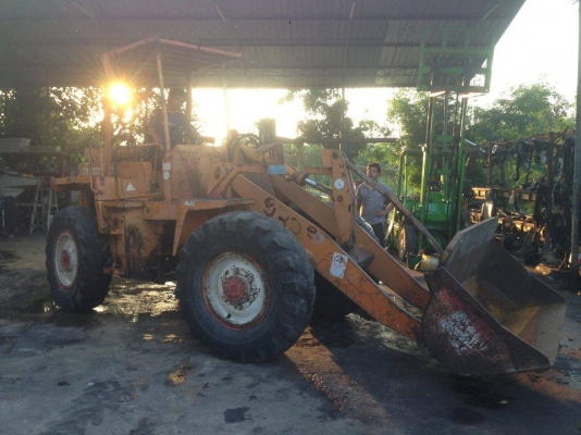 ขายรถตักขนาดใหญ่ โตโยต้า6สูบ พร้อมใช้งานครับ 2 เพลาครับขาย 230000 บาท