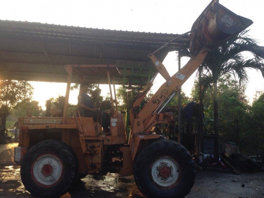 ขายรถตักขนาดใหญ่ โตโยต้า6สูบ พร้อมใช้งานครับ 2 เพลาครับขาย 230000 บาท