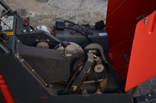 รถดูดฝุ่นไฟฟ้าเก่านอกพร้อมใช้แบต 12V 100AM ราคา 15,000บาท สภาพสวยตามรูป