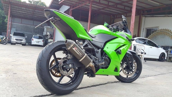 Ninja250 ปลายปี 2011 วิ่งน้อย Special edition สภาพสวย ไม่ล้มไม่ชน Ninja250 ปลายปี 2011 วิ่งน้อย Special edition สภาพสวย ไม่ล้มไม่ชน