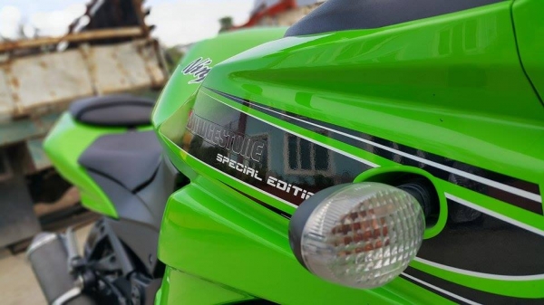 Ninja250 ปลายปี 2011 วิ่งน้อย Special edition สภาพสวย ไม่ล้มไม่ชน Ninja250 ปลายปี 2011 วิ่งน้อย Special edition สภาพสวย ไม่ล้มไม่ชน