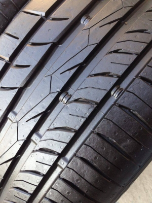 ยาง Continental 225 - 55 - 17 ปี 13 ครบชุด 4 เส้น 5500 ยางสวยตุ่มหน้ายางยังอยู่สวยๆไม่มีปะ ไม่บวมดอกเต็มๆยางเหลือเยอะวิ่งใด้อีกนานค่ะ