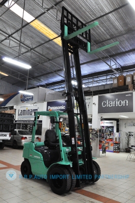 ขายรถโฟล์คลิฟท์มือสอง MITSUBISHI  รุ่น KFD25T  ราคา 395,000 บาท นำเข้าจากประเทศญี่ปุ่น 100\% ไม่เคยใช้งานในประเทศไทย