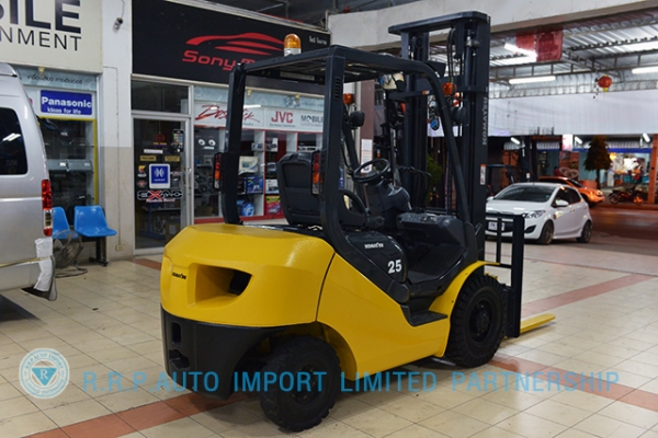 ขายรถโฟล์คลิฟท์มือสอง KOMATSU รุ่น FD25T-17-309057  ราคา 395,000บาท รุ่นใหม่ล่าสุด