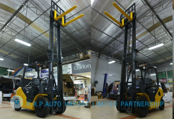 ขายรถโฟล์คลิฟท์มือสอง KOMATSU รุ่น FD25T-17-309057  ราคา 395,000บาท รุ่นใหม่ล่าสุด