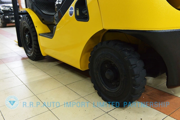 ขายรถโฟล์คลิฟท์มือสอง KOMATSU รุ่น FD25T-17-309057  ราคา 395,000บาท รุ่นใหม่ล่าสุด