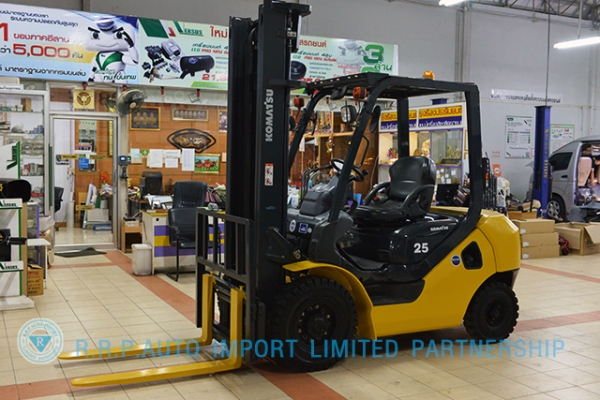 ขายรถโฟล์คลิฟท์มือสอง KOMATSU รุ่น FD25T-17-309057  ราคา 395,000บาท รุ่นใหม่ล่าสุด