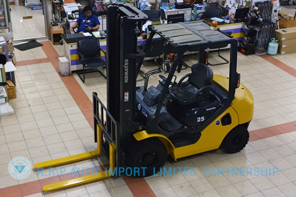 ขายรถโฟล์คลิฟท์มือสอง KOMATSU รุ่น FD25T-17-309057  ราคา 395,000บาท รุ่นใหม่ล่าสุด