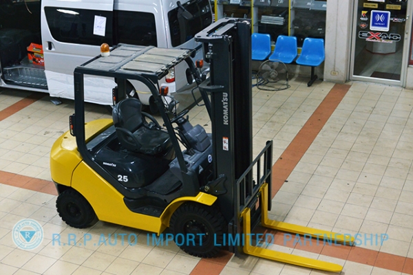 ขายรถโฟล์คลิฟท์มือสอง KOMATSU รุ่น FD25T-17-309057  ราคา 395,000บาท รุ่นใหม่ล่าสุด