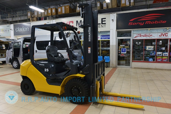 ขายรถโฟล์คลิฟท์มือสอง KOMATSU รุ่น FD25T-17-309057  ราคา 395,000บาท รุ่นใหม่ล่าสุด