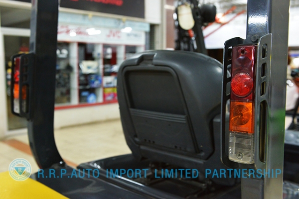 ขายรถโฟล์คลิฟท์มือสอง KOMATSU รุ่น FD25T-17-309057  ราคา 395,000บาท รุ่นใหม่ล่าสุด