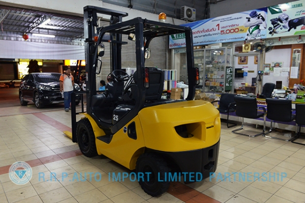 ขายรถโฟล์คลิฟท์มือสอง KOMATSU รุ่น FD25T-17-309057  ราคา 395,000บาท รุ่นใหม่ล่าสุด