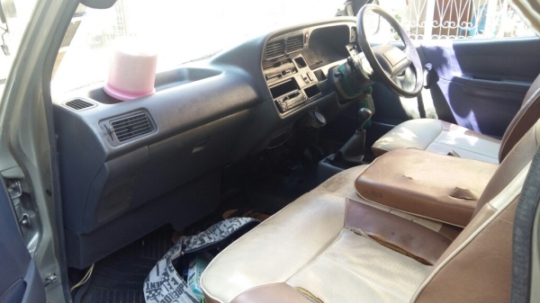 ฝากขายรถตู้หัวจรวด ปี95 สีทูโทน เครื่องดีเซล2500 พวงมาลัยพาวเวอร์ ช่วงล่างแน่นๆทำมาใหม่ เครื่องดีมากน้ำไม่ดัน เฟืองท้ายไม่หอน