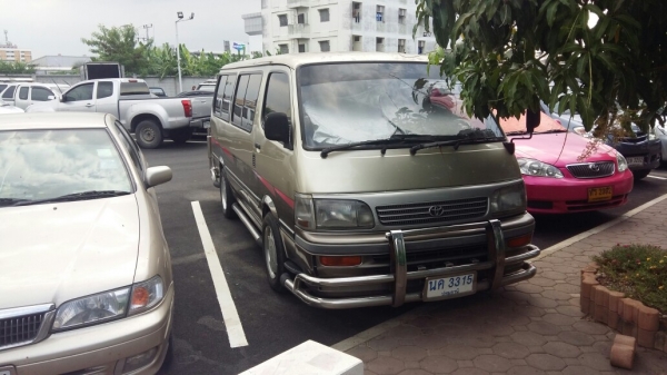 ฝากขายรถตู้หัวจรวด ปี95 สีทูโทน เครื่องดีเซล2500 พวงมาลัยพาวเวอร์ ช่วงล่างแน่นๆทำมาใหม่ เครื่องดีมากน้ำไม่ดัน เฟืองท้ายไม่หอน