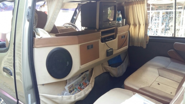 ฝากขายรถตู้หัวจรวด ปี95 สีทูโทน เครื่องดีเซล2500 พวงมาลัยพาวเวอร์ ช่วงล่างแน่นๆทำมาใหม่ เครื่องดีมากน้ำไม่ดัน เฟืองท้ายไม่หอน