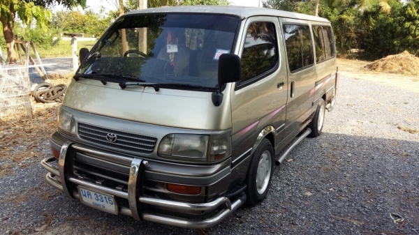 ฝากขายรถตู้หัวจรวด ปี95 สีทูโทน เครื่องดีเซล2500 พวงมาลัยพาวเวอร์ ช่วงล่างแน่นๆทำมาใหม่ เครื่องดีมากน้ำไม่ดัน เฟืองท้ายไม่หอน