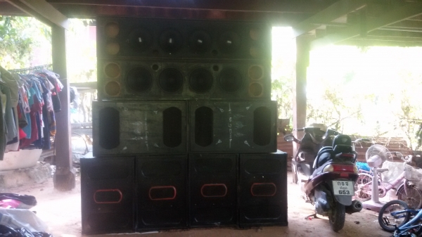 ขายเครื่องเสียงกลางแจ้งยกชุดครับเบส18 นิ้ว6ตู้กลาง12นิ้ว8ดอกราคา12000บาท