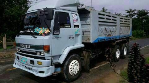 ขายครับ อีซูซุ 240 หัวฟ้า สวยๆ พร้อมใช้งานครับ