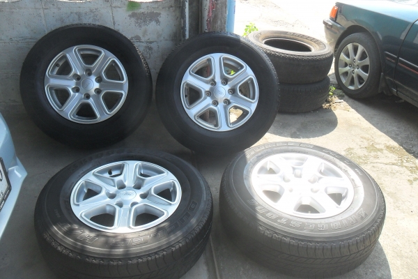 ล้อแม็ก17นิ้ว6รู ฟอด พร้อมยาง สวยๆ 4 ล้อ ราคา 7900 บาท