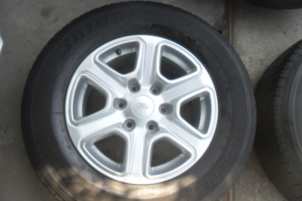 ล้อแม็ก17นิ้ว6รู ฟอด พร้อมยาง สวยๆ 4 ล้อ ราคา 7900 บาท