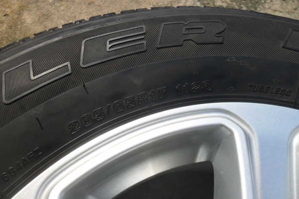 ล้อแม็ก17นิ้ว6รู ฟอด พร้อมยาง สวยๆ 4 ล้อ ราคา 7900 บาท