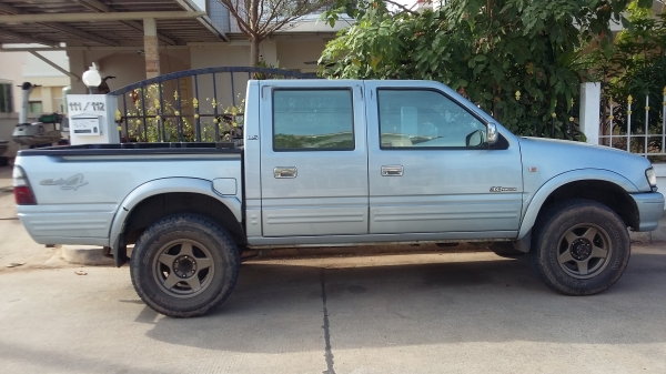 อีซูสุcab4