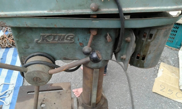 แท่นสว่านคิงสภาพเดิมๆครับสมบูรณ์ครับงานคิงรุ่นเก่าแน่นึบครับสวยๆครับราคานี้คุ้มมากครับ