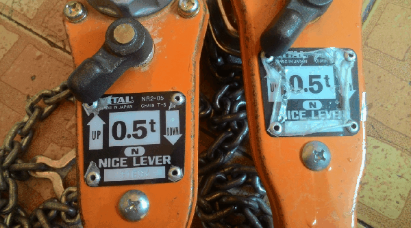 ขายด่วนรอกมือโยก(รอกกำมะลอ) VITAL 0.5 TON NR2-05 Made in japan.