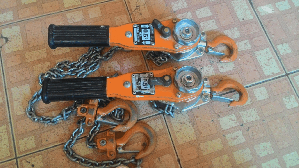 ขายด่วนรอกมือโยก(รอกกำมะลอ) VITAL 0.5 TON NR2-05 Made in japan.