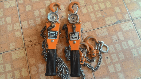 ขายด่วนรอกมือโยก(รอกกำมะลอ) VITAL 0.5 TON NR2-05 Made in japan.