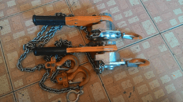 ขายด่วนรอกมือโยก(รอกกำมะลอ) VITAL 0.5 TON NR2-05 Made in japan.