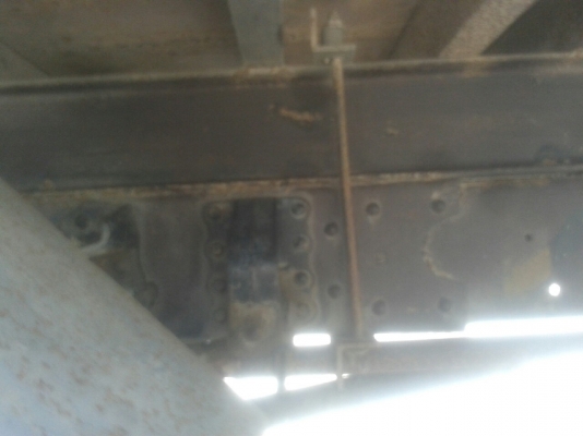 รถบรรทุก 6 ล้อ พื้นเรียบ  MITSUBISHI CANTER 115 แรงม้า  ปีจดทะเบียน 2547