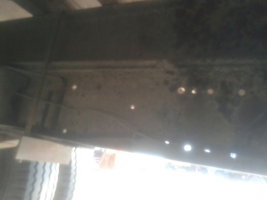 รถบรรทุก 6 ล้อ พื้นเรียบ  MITSUBISHI CANTER 115 แรงม้า  ปีจดทะเบียน 2547