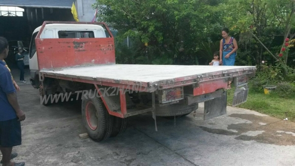รถบรรทุก 6 ล้อ พื้นเรียบ  MITSUBISHI CANTER 115 แรงม้า  ปีจดทะเบียน 2547