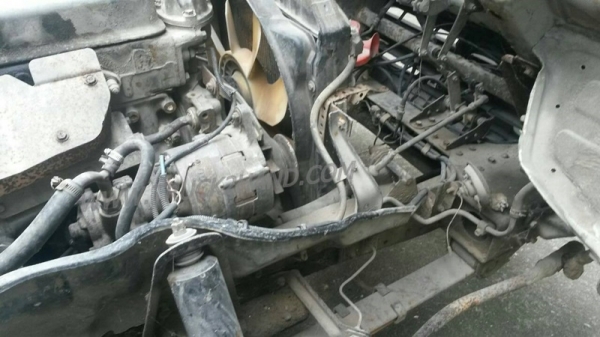 รถบรรทุก 6 ล้อ พื้นเรียบ  MITSUBISHI CANTER 115 แรงม้า  ปีจดทะเบียน 2547