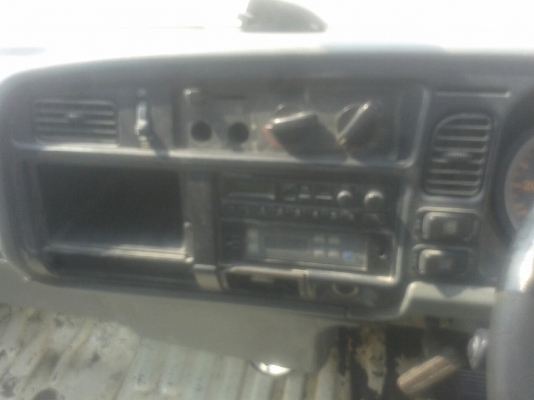 รถบรรทุก 6 ล้อ พื้นเรียบ  MITSUBISHI CANTER 115 แรงม้า  ปีจดทะเบียน 2547