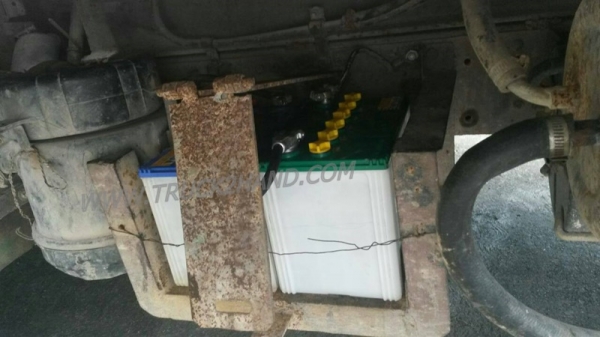 รถบรรทุก 6 ล้อ พื้นเรียบ  MITSUBISHI CANTER 115 แรงม้า  ปีจดทะเบียน 2547