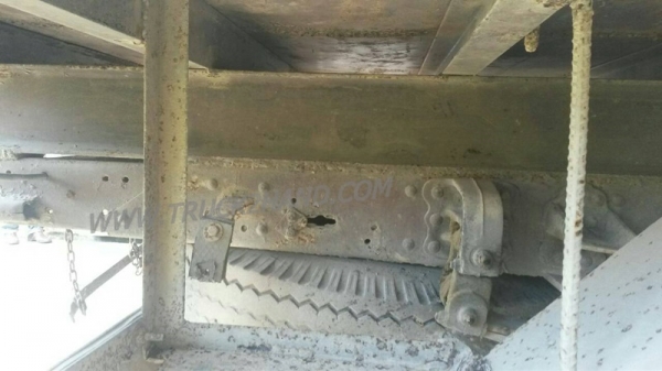 รถบรรทุก 6 ล้อ พื้นเรียบ  MITSUBISHI CANTER 115 แรงม้า  ปีจดทะเบียน 2547