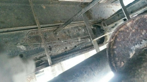 รถบรรทุก 6 ล้อ พื้นเรียบ  MITSUBISHI CANTER 115 แรงม้า  ปีจดทะเบียน 2547