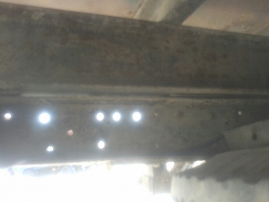 รถบรรทุก 6 ล้อ พื้นเรียบ  MITSUBISHI CANTER 115 แรงม้า  ปีจดทะเบียน 2547