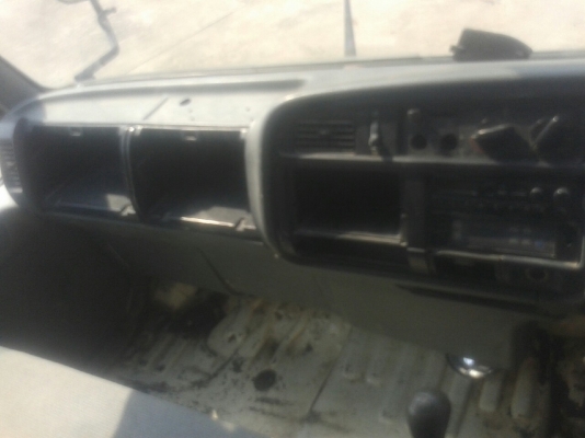 รถบรรทุก 6 ล้อ พื้นเรียบ  MITSUBISHI CANTER 115 แรงม้า  ปีจดทะเบียน 2547