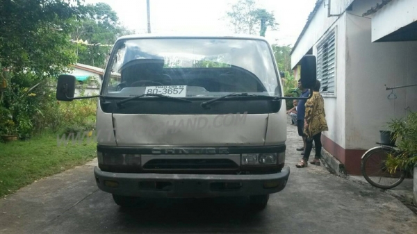 รถบรรทุก 6 ล้อ พื้นเรียบ  MITSUBISHI CANTER 115 แรงม้า  ปีจดทะเบียน 2547