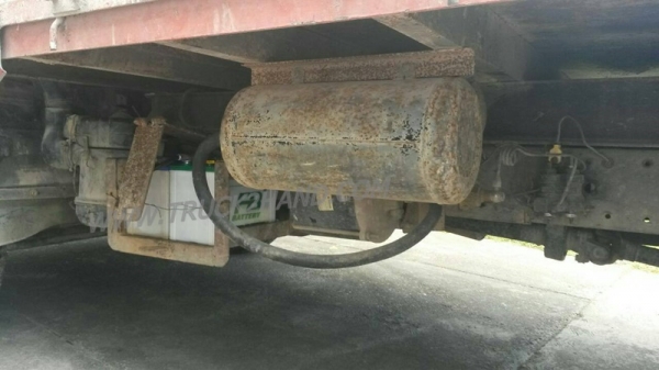 รถบรรทุก 6 ล้อ พื้นเรียบ  MITSUBISHI CANTER 115 แรงม้า  ปีจดทะเบียน 2547