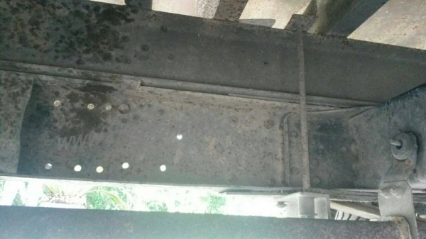 รถบรรทุก 6 ล้อ พื้นเรียบ  MITSUBISHI CANTER 115 แรงม้า  ปีจดทะเบียน 2547