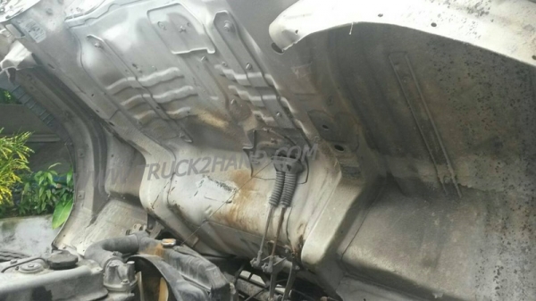 รถบรรทุก 6 ล้อ พื้นเรียบ  MITSUBISHI CANTER 115 แรงม้า  ปีจดทะเบียน 2547