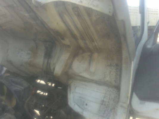 รถบรรทุก 6 ล้อ พื้นเรียบ  MITSUBISHI CANTER 115 แรงม้า  ปีจดทะเบียน 2547