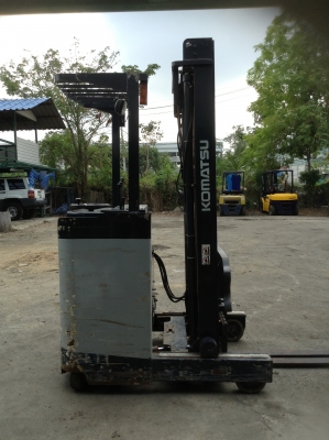 +++ ขายโฟล์คลิฟท์ไฟฟ้ายืนขับ    KOMATSU FBR 14-7  ขนาด  1.4  ตัน  เสา  4  เมตร    24 โวลต์  280  AH   (มีตู้ชาร์ทในตัว)   งา 1,220  มม.