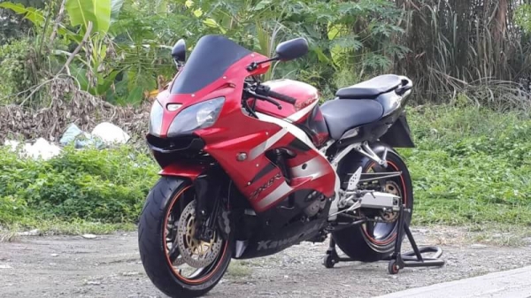 วุฒิ นนบุรี ขาย ZX9R 900cc. ปี2001 ทะเบียนพร้อมโอนจัดไฟแน้นได้